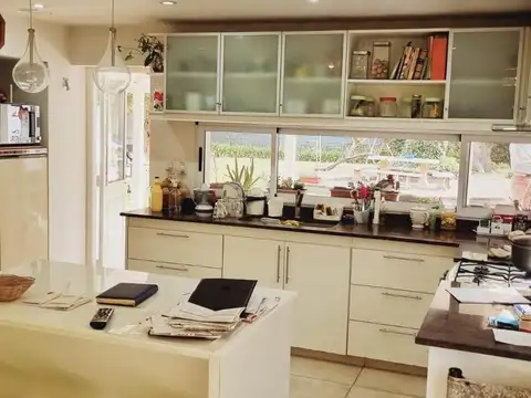 Casa en Venta en Barrio Parque Leloir, USD 350.000