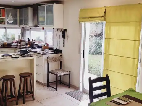 Casa en Venta con 15 cocheras