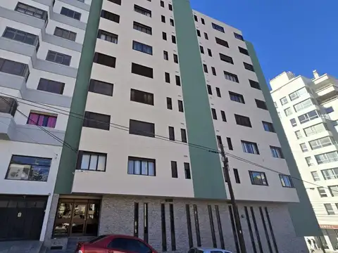 Italia 500, Piso 8 B