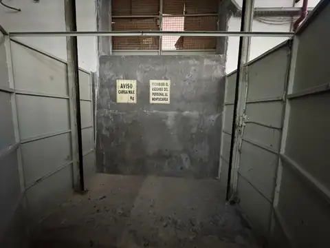 Alquiler depósito taller fabril 400 m2 ampliable - Posible venta - 2 Plantas con montacargas, entrada de camioneta - Excelente Estado