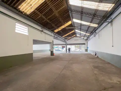 Local en Alquiler en Azcuenaga, $ 3.000.000