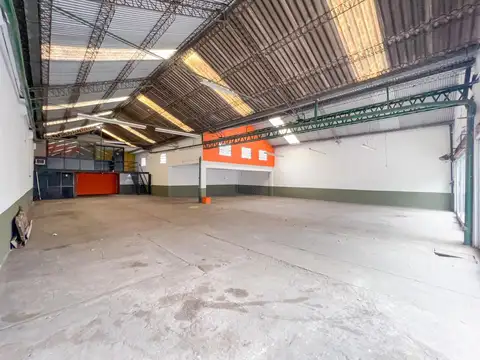Local en Alquiler en Azcuenaga, $ 3.000.000