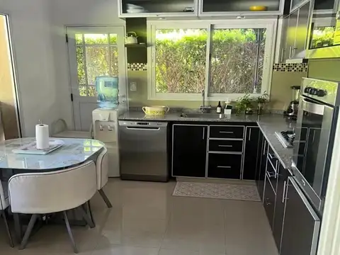 Casa 5 ambientes con 3 baños