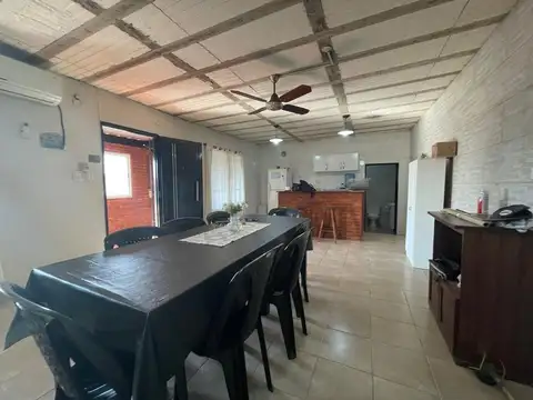 Casa un dormitorio, pileta, amplio terreno Timbues