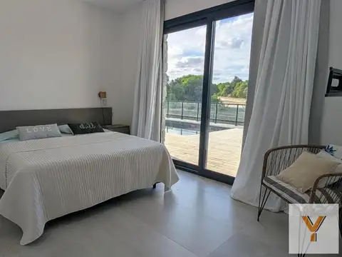Casa en venta - 5 Dormitorios 4 Baños - Golf 2