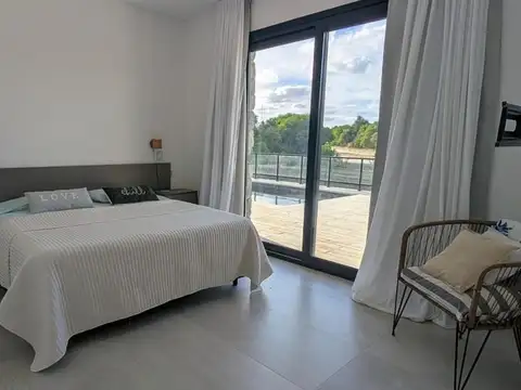 Casa en venta - 5 Dormitorios 4 Baños - Golf 2