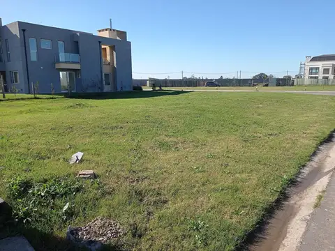 Terreno en  venta Espectacular esquina, Lagos de Canning I