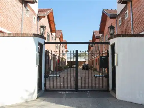 VENTA DUPLEX 3 AMB C PATIO Y COCHERA APTO CREDITO