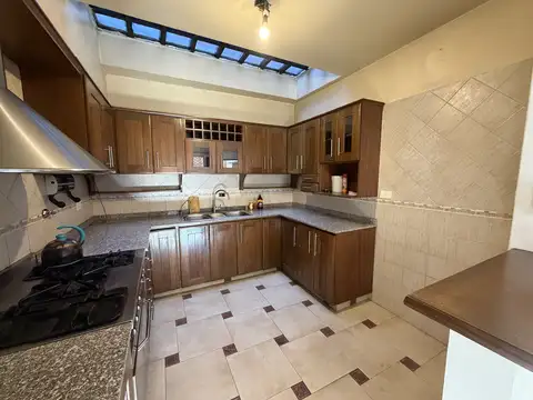 Depto Tipo Casa 5 ambientes con 2 baños