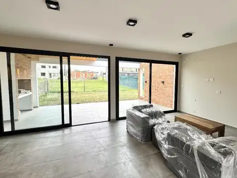 Casa 4 ambientes con 3 baños