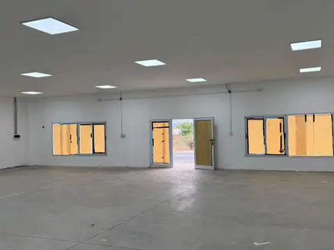 SE ALQUILA LOCAL COMERCIAL SOBRE AV MEXICO OESTE