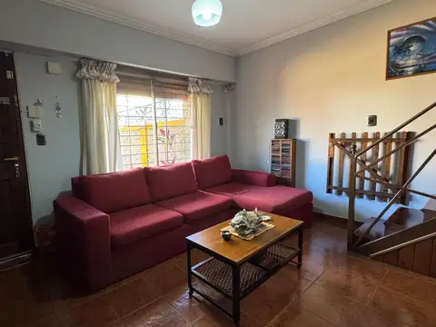 Depto Tipo Casa en Venta de 3 ambientes