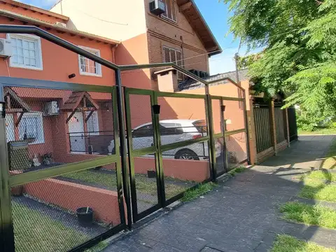 Vendo en Ciudad Jardin Duplex de 4 Amb. 2 Dorm. en Primer Planta y Tercer Dormitorio en La Seg