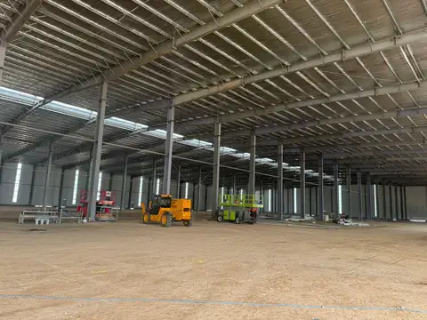 Galpon en Alquiler 106  mts Frente