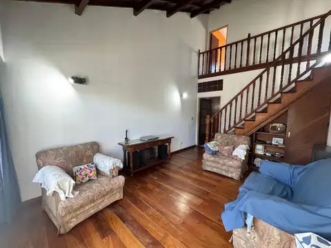 VENTA! Casa tipo duplex de 3 amb c/ cochera - Barrio Guemes