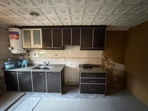 Casa en venta 2 dormitorios a refaccionar