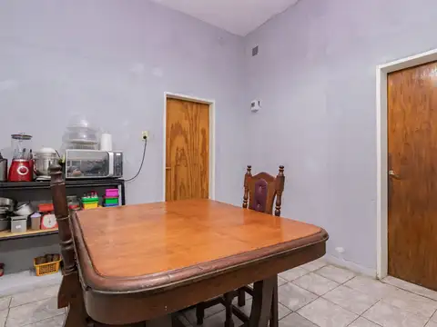 Casa 4 ambientes con 2 baños