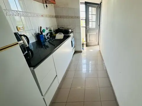 Venta. Departamento 2 dormitorios con cochera.