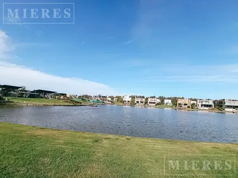 Lote a la laguna en venta en Barrio Carpinchos, Nordelta