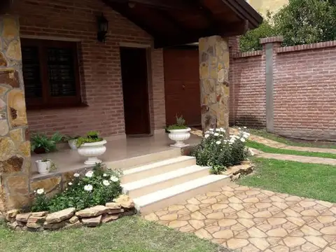 Casa 4 ambientes con 4 baños
