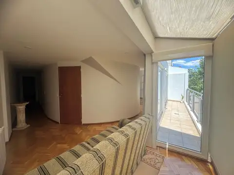 Departamento de 4 ambientes, piso exclusivo en una zona residencial