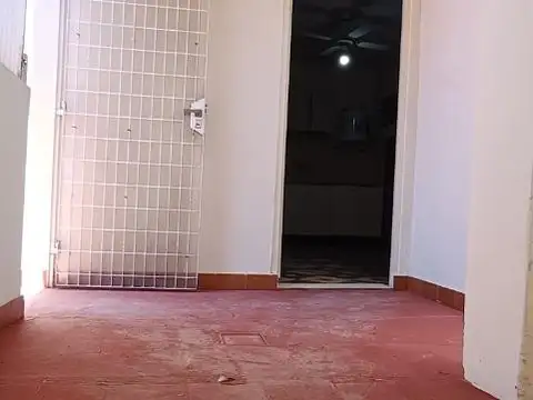 Departamento tipo casa ph 3 ambientes con patio Lanús Este