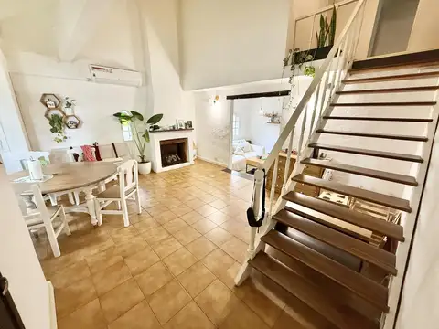 Casa en Alquiler con 2 cocheras