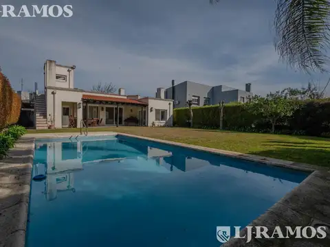 Casa en una sola planta en venta y/o alquiler en Santa Bárbara.