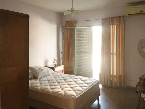 Casa en venta en Guemes Bolivar Centro Cordoba 2 plantas garage