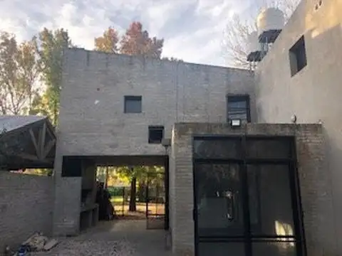 FUNES. ALQUILER CASA 1 DORM MAS COMODIN.PILETA