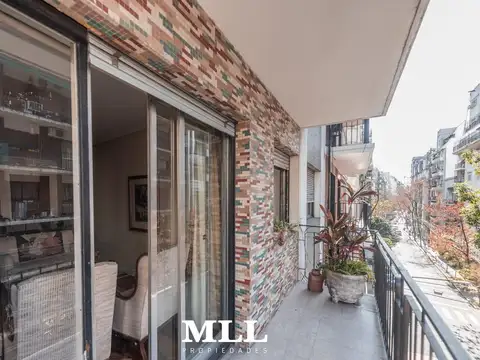 Azcuénaga  1200 y Beruti.  4to piso, semipiso al frente con balcón. 96 m2