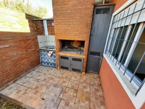 Casa en Alquiler con 1 cochera