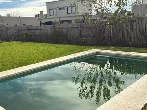 Casa 4 ambientes con 3 baños