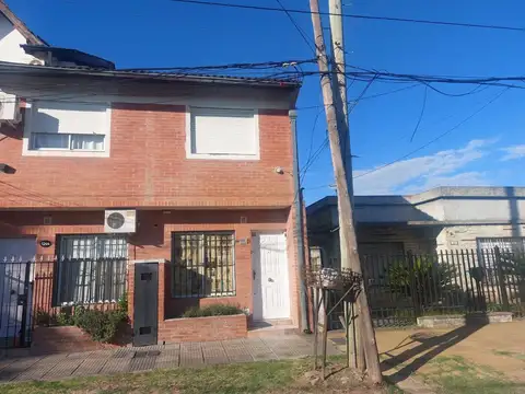 Duplex 3 amb al frente a 1 cuadra de Av Don Bosco
