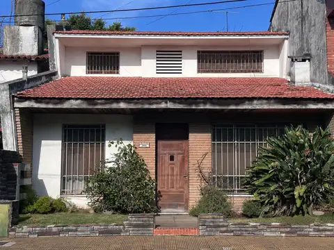 Casa 6 ambientes en venta en Castelar