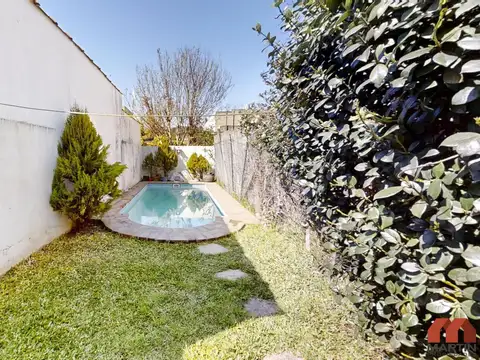 Casa Duplex de 5 Ambientes en Olivos con Cochera, Jardin y Pileta
