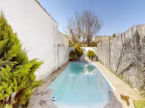 Casa Duplex de 5 Ambientes en Olivos con Cochera, Jardin y Pileta