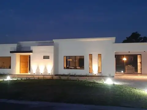 Confortable Casa en Alquiler en Pinares Country Club - Exaltacion de la Cruz