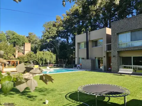Casa 5 ambientes con 3 baños