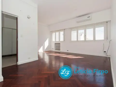 Impecable semipiso, reciclado. Silencioso y luminoso
