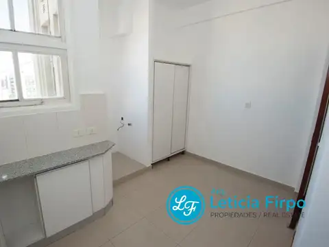 Impecable semipiso, reciclado. Silencioso y luminoso