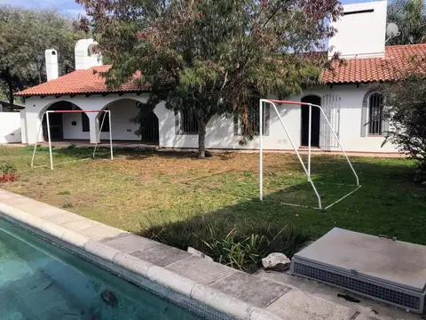 Casa en Venta con 4 cocheras