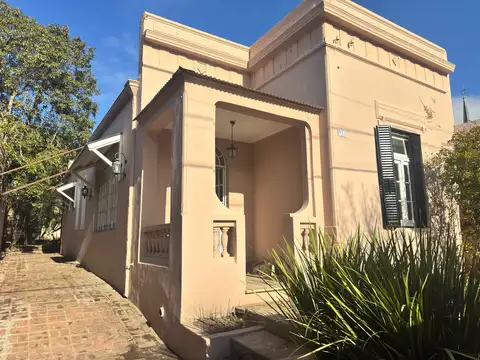 Casa corte antiguo reciclada en venta en Tandil