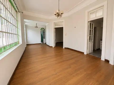 Casa corte antiguo reciclada en venta en Tandil