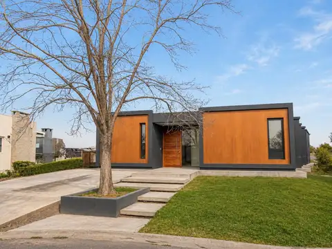 OPORTUNIDAD ! Casa al Lago en Venta en El Canton - Golf