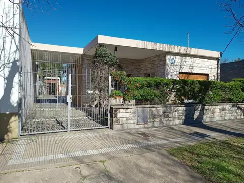 Casa en excelente estado, muy buena ubicación