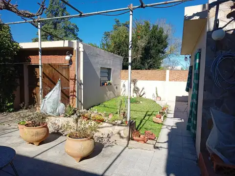 Casa en Venta con 3 cocheras