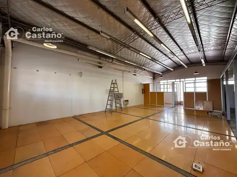 Edificio de múltiples usos con detalles de diseño exclusivo en excelente zona