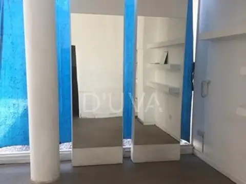 Local en Alquiler en Plaza Islas Malvinas, $ 350.000