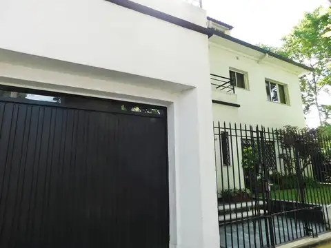 Casa 5 ambientes con 4 baños